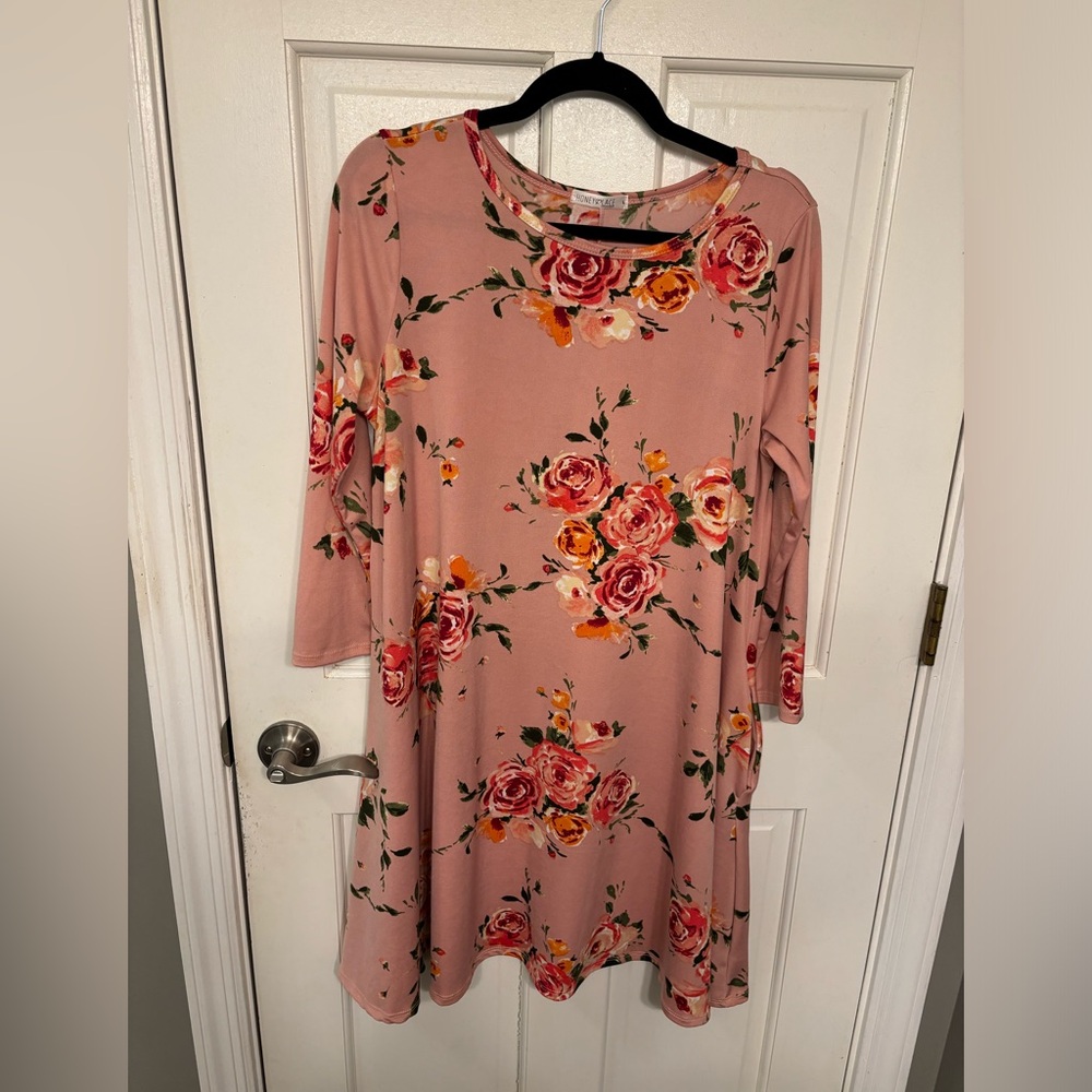 Honey & Lace Pink Floral Dress with Pockets
Size Large